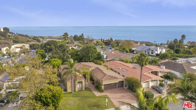 $3,979,000 | 3516 Malibu Country Drive, Malibu, CA 90265