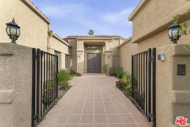 $3,979,000 | 3516 Malibu Country Drive, Malibu, CA 90265