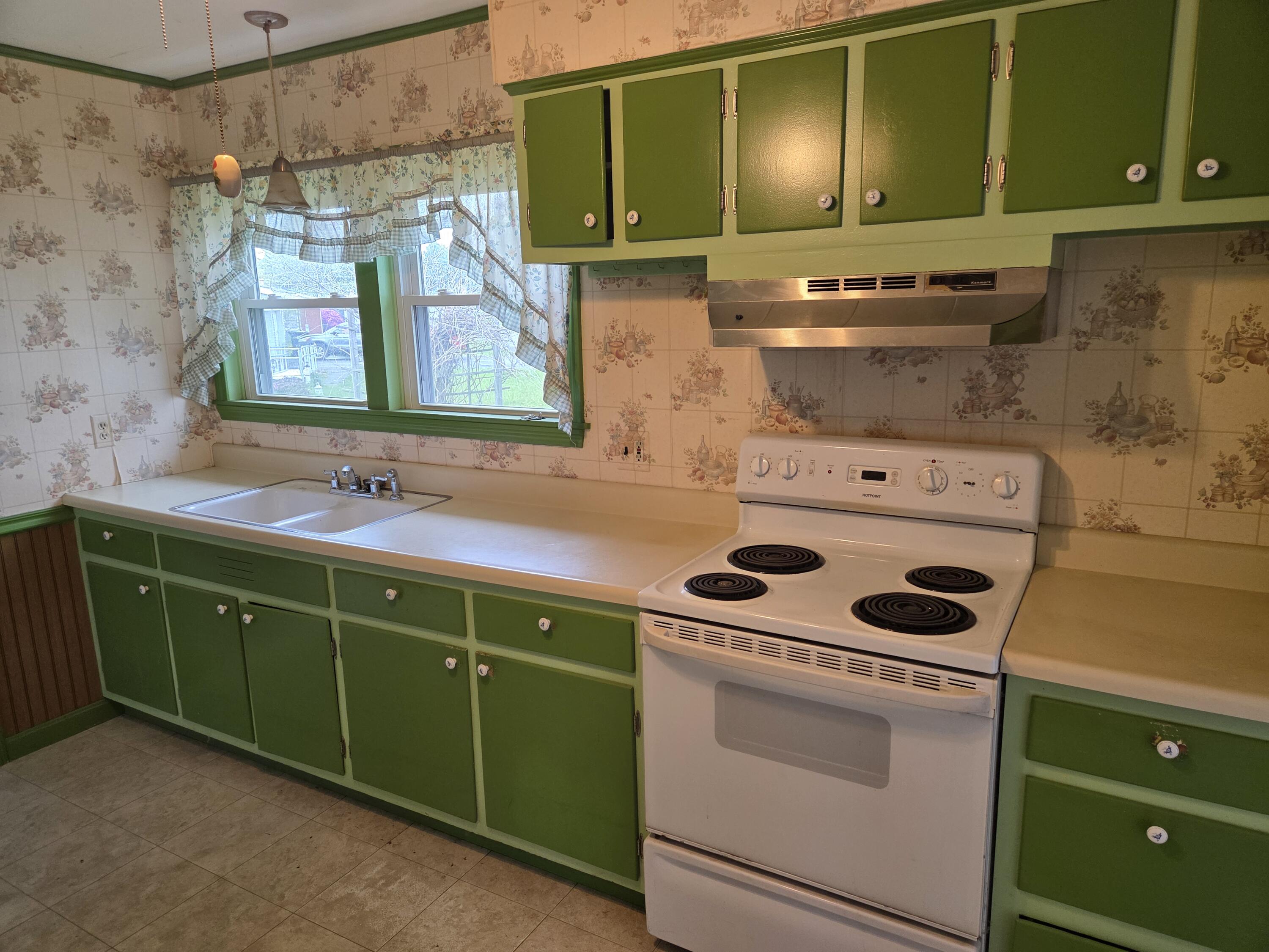 10 Maxwell Lane Bangor, ME 04401 - Photo 7 of 30 20260515_094517