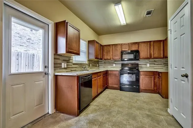 $1,825 | 704 East College Avenue, Princeton, TX 75407