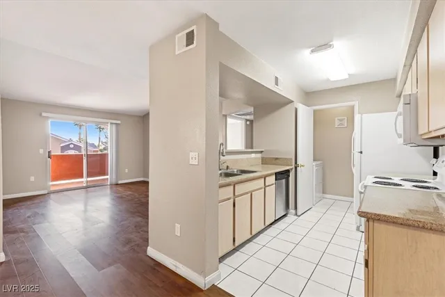 $1,100 | 8101 West Flamingo Road, Unit 2169, Las Vegas, NV 89147