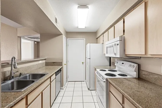 $1,100 | 8101 West Flamingo Road, Unit 2169, Las Vegas, NV 89147