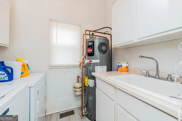 a view of a yard with a tree