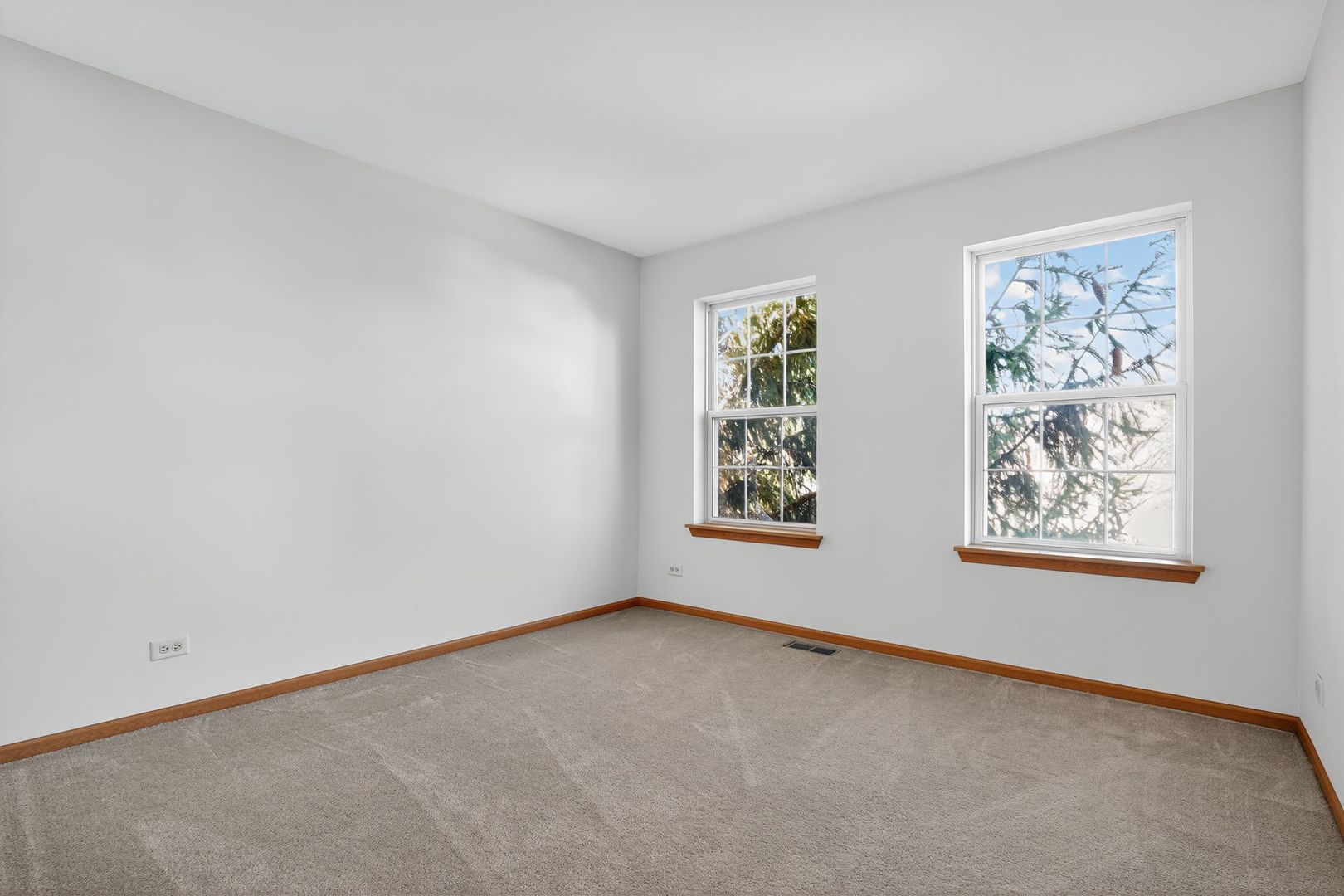 2722 Moraine Valley Road Wauconda, IL 60084 - Photo 30 of 42 an empty room with windows