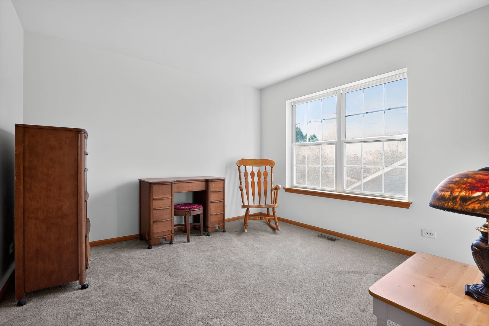 2722 Moraine Valley Road Wauconda, IL 60084 - Photo 35 of 42 a living room with furniture and a window