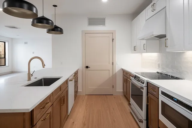 $899,900 | 1025 Massachusetts Avenue, Unit 204, Arlington, MA 02476