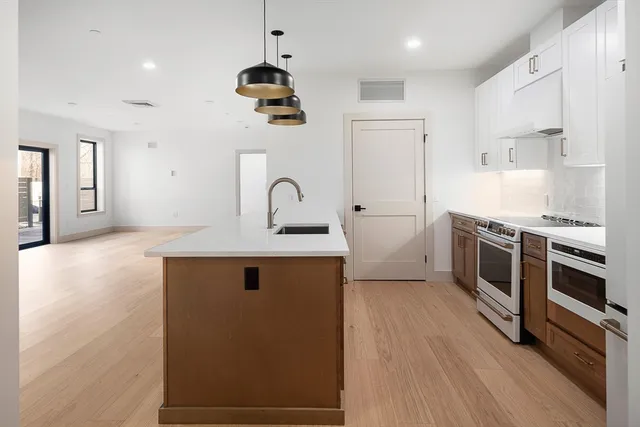 $899,900 | 1025 Massachusetts Avenue, Unit 204, Arlington, MA 02476