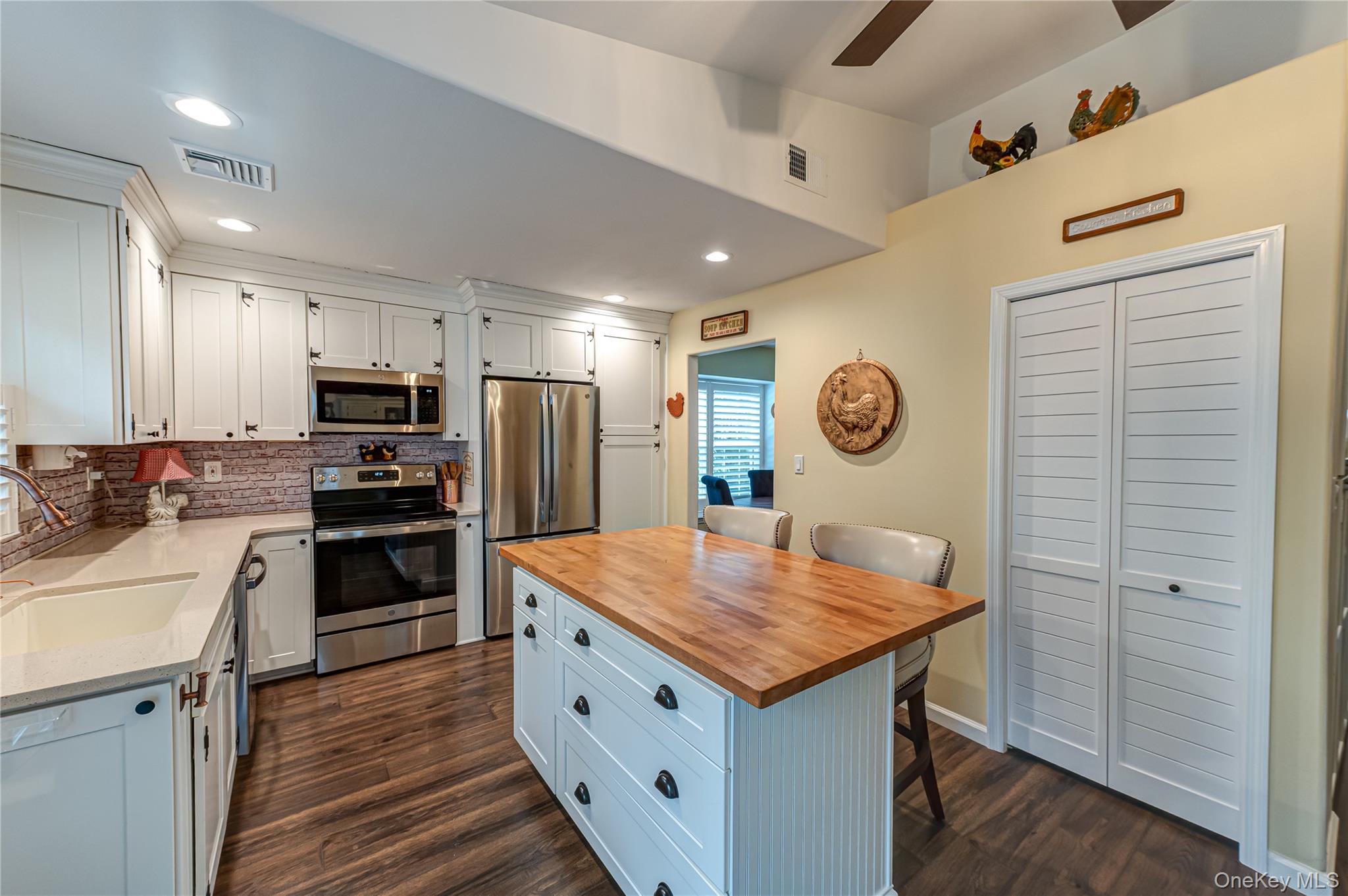 263 Glen Drive Ridge, NY 11961 - Photo 11 of 47