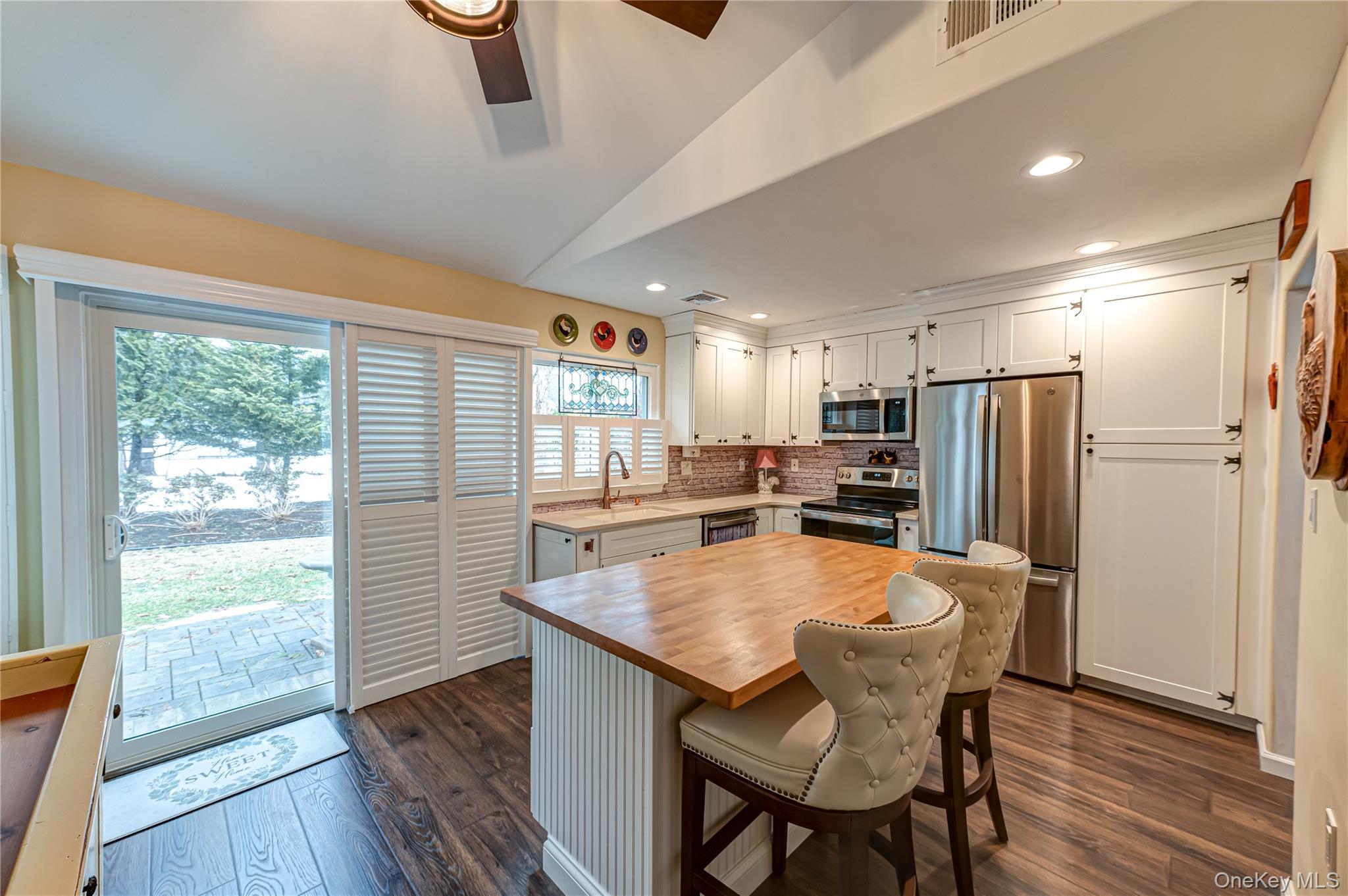 263 Glen Drive Ridge, NY 11961 - Photo 13 of 47