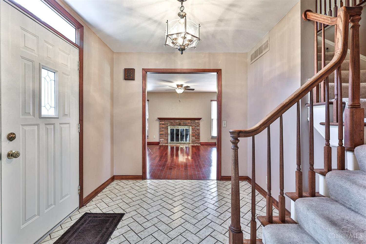 523 Pepper Ridge Road Cincinnati, OH 45244 - Photo 4 of 60 Gallery Image 4