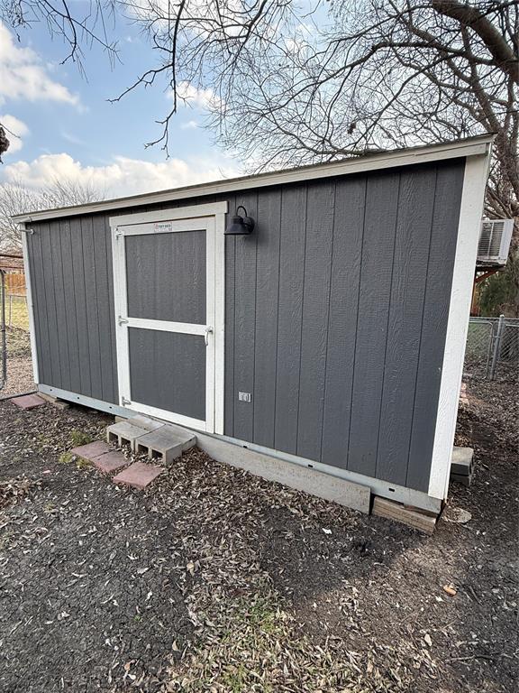 3713 Hickox Road Rowlett, TX 75089 - Photo 36 of 39 a backyard of a house
