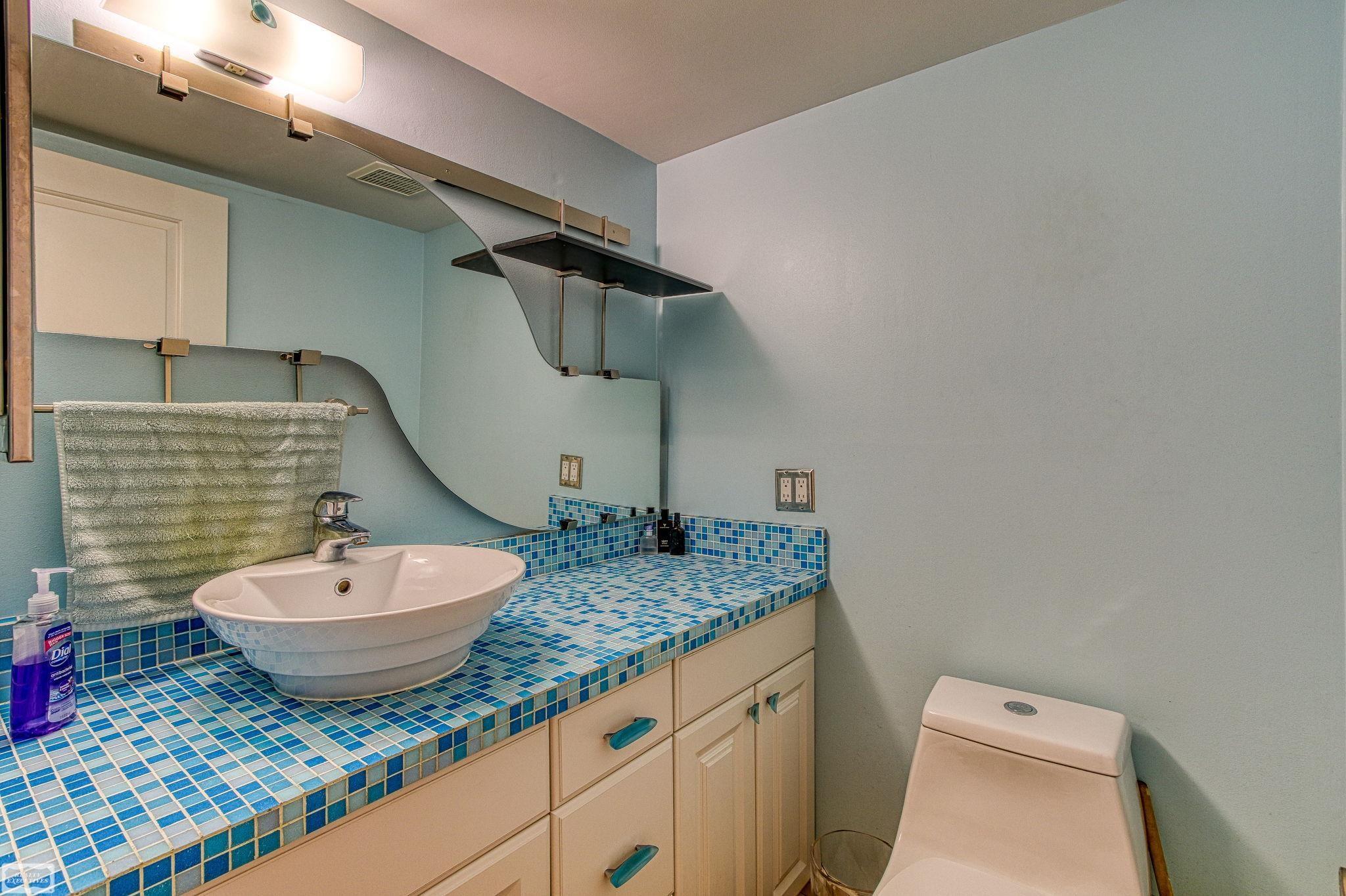 1427 Oakbrook E Drive Rochester Hills, MI 48307 - Photo 12 of 60