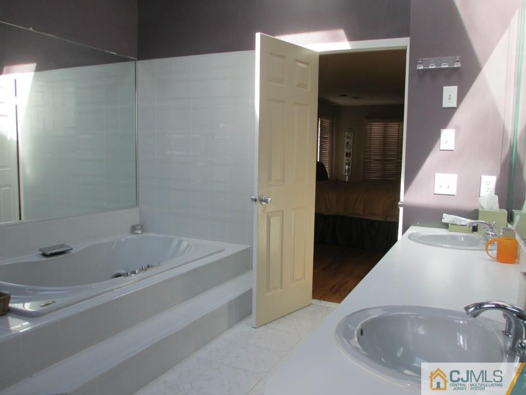 11 Cherokee Road East Brunswick, NJ 08816 - Photo 14 of 25 Gallery Image 14