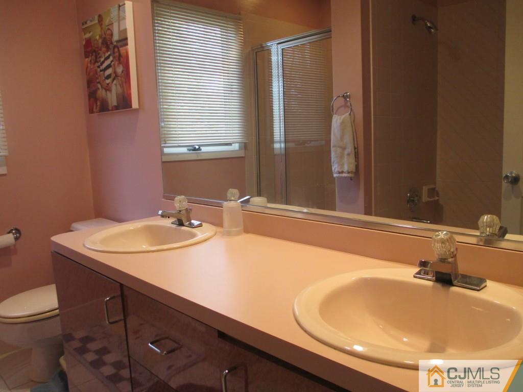 11 Cherokee Road East Brunswick, NJ 08816 - Photo 19 of 25 Gallery Image 19