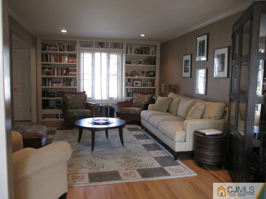 11 Cherokee Road East Brunswick, NJ 08816 - Photo 4 of 25 Gallery Image 4