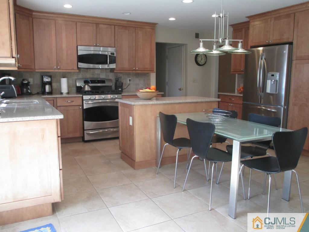 11 Cherokee Road East Brunswick, NJ 08816 - Photo 7 of 25 Gallery Image 7
