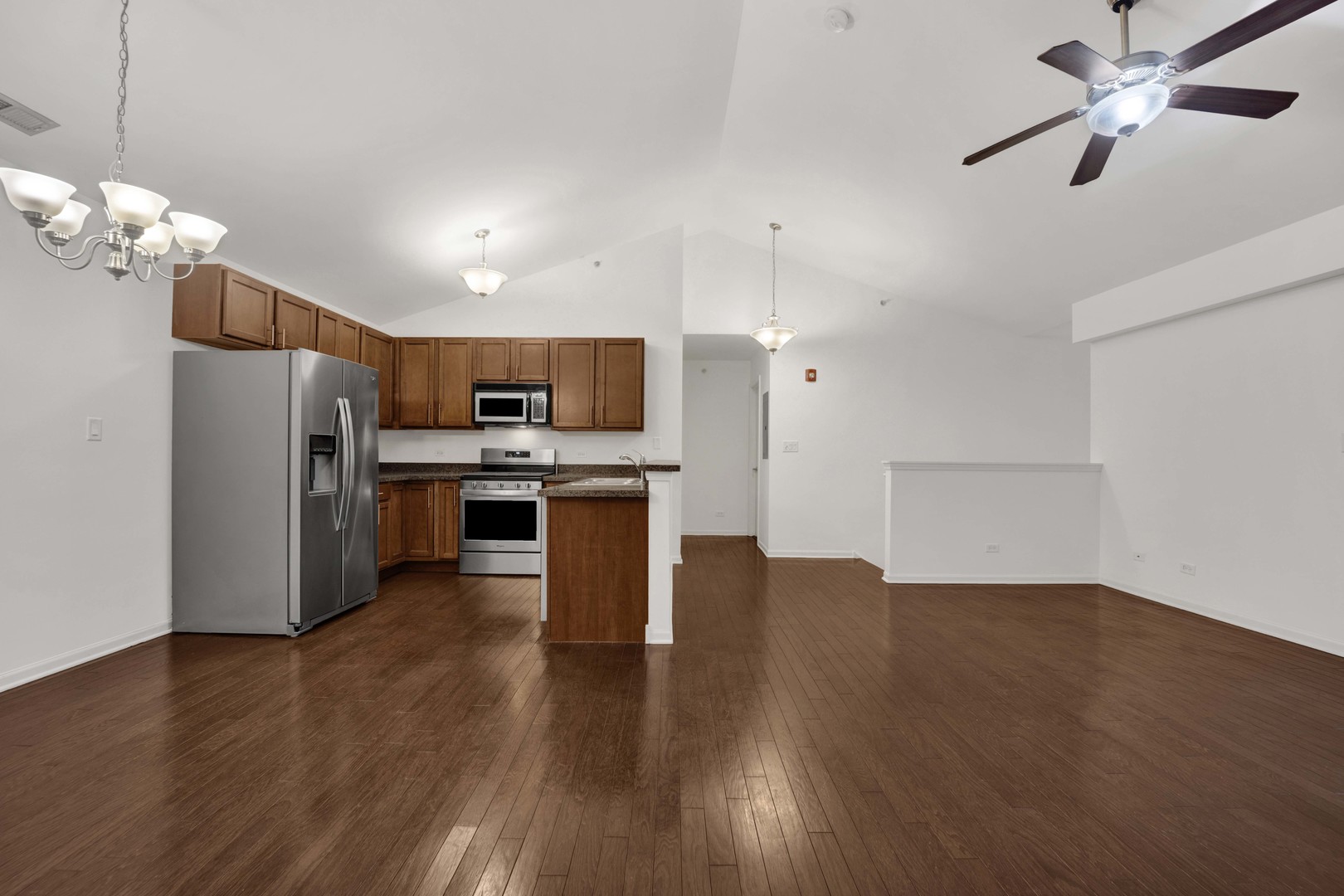 1038 Swift Road, Unit 2B Glen Ellyn, IL 60137 - Photo 5 of 22 Gallery Image 5