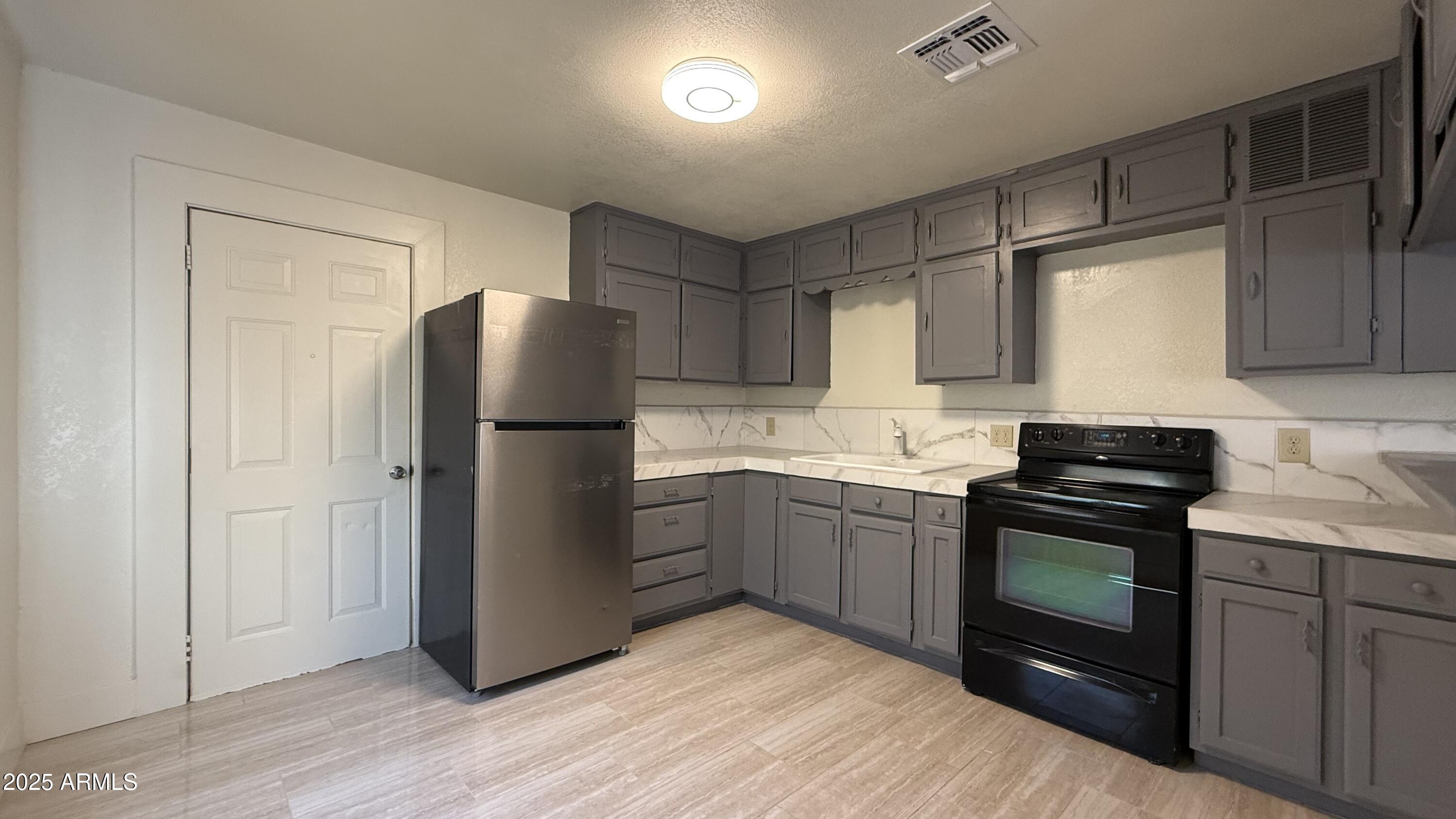 3107 West Coronado Road Phoenix, AZ 85009 - Photo 15 of 29 IMG_0813