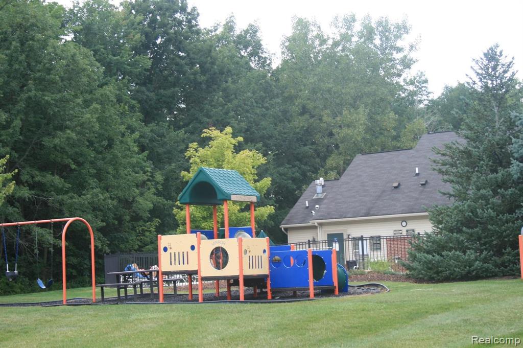 4256 Hampton Ridge Boulevard, Unit 151 Howell, MI 48843 - Photo 8 of 14