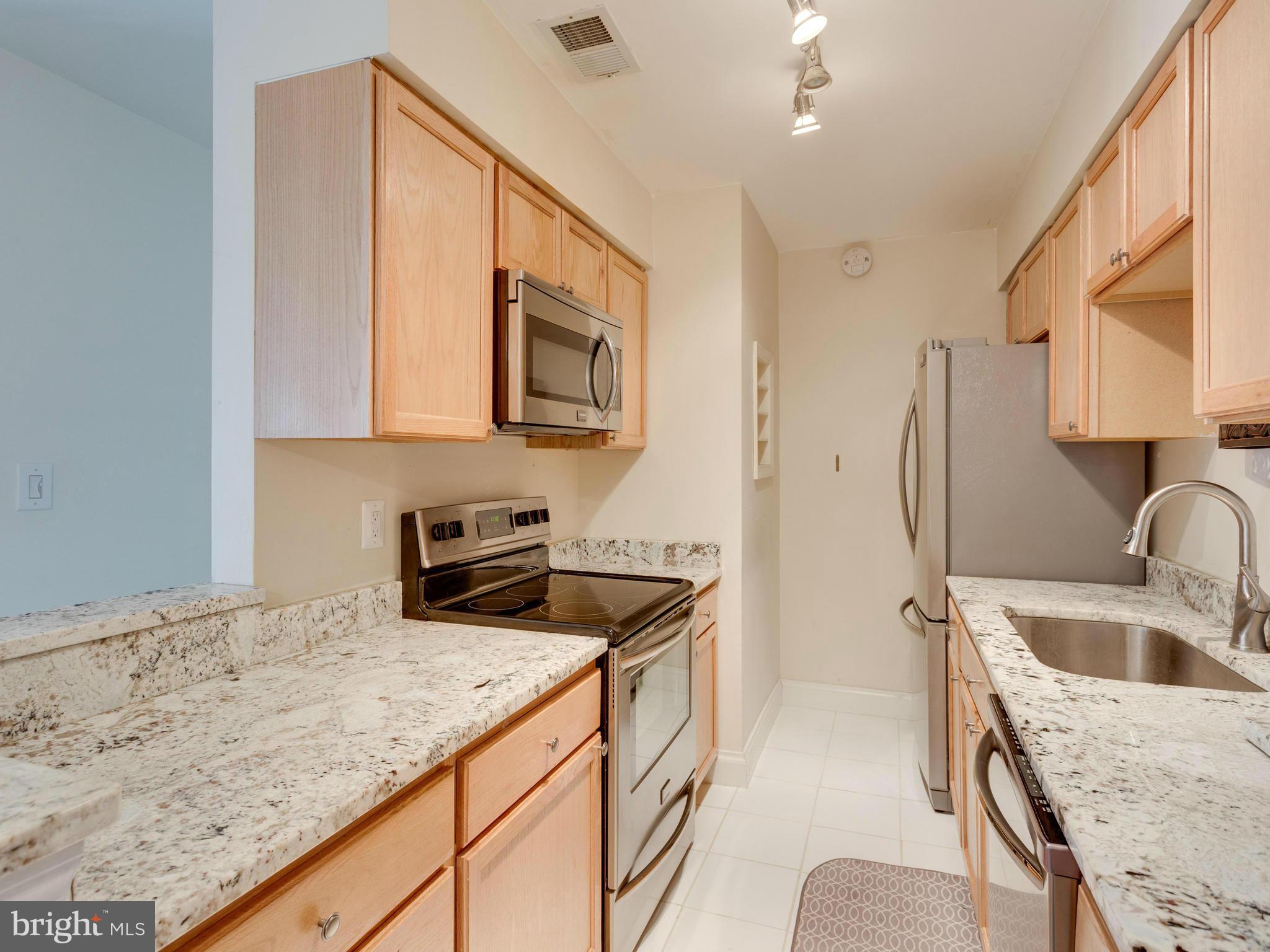 5907 Noblestown Road, Unit 70 Springfield, VA 22152 - Photo 13 of 30 Kitchen