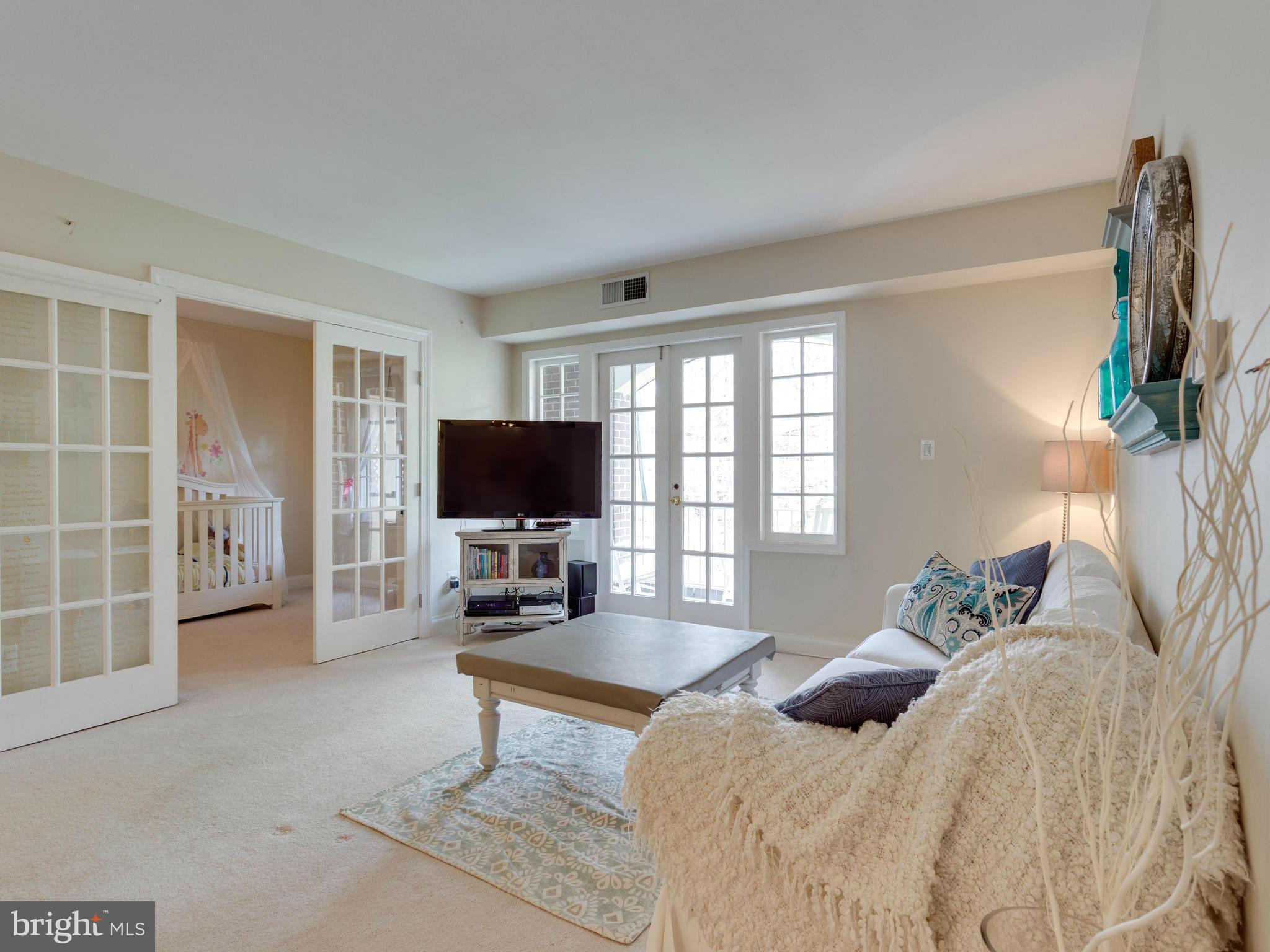 5907 Noblestown Road, Unit 70 Springfield, VA 22152 - Photo 4 of 30 Family Room