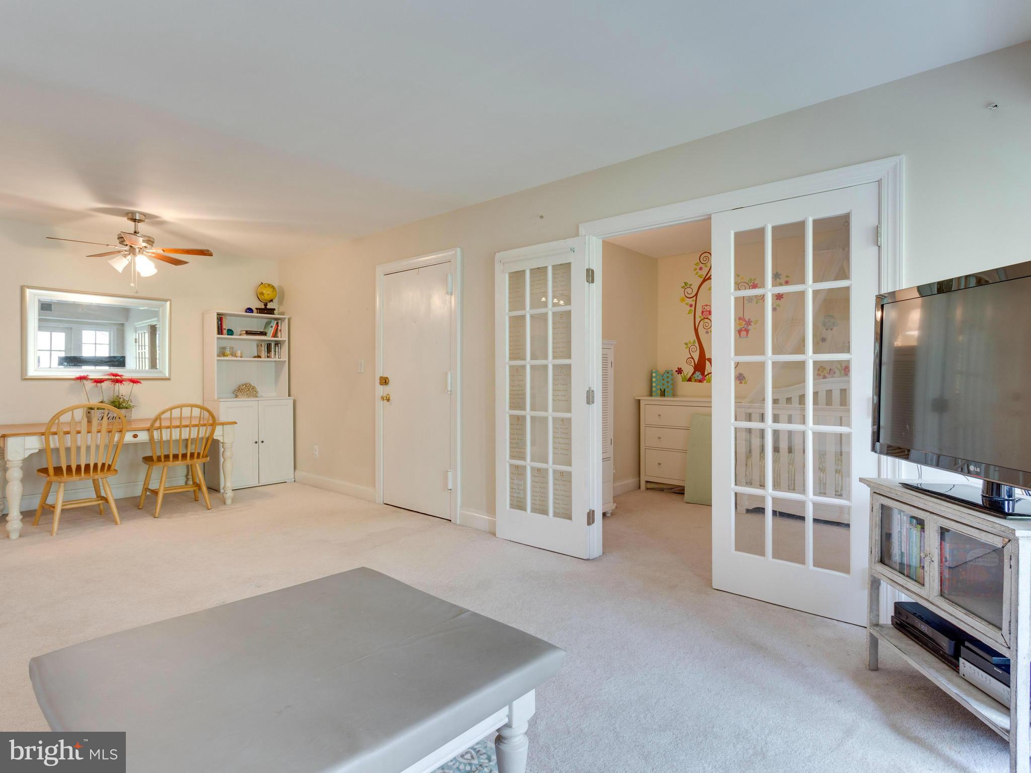 5907 Noblestown Road, Unit 70 Springfield, VA 22152 - Photo 5 of 30 Family Room