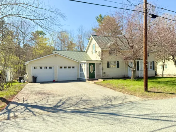 $299,950 | 277 South Street, Hartford, VT 05088