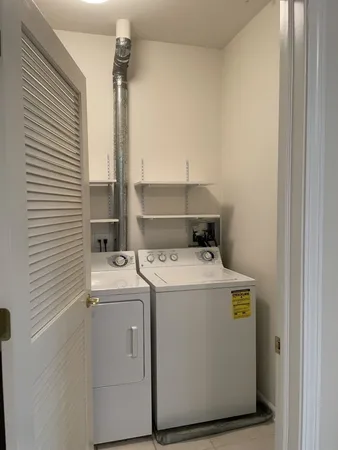 $2,395 | 1914 Farnsworth Lane, Unit 104, Northbrook, IL 60062