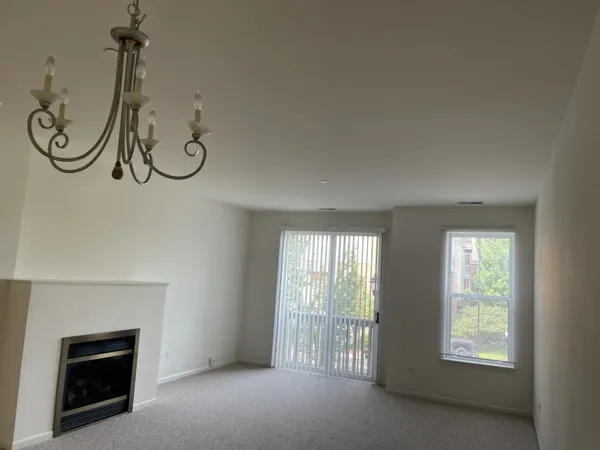 $2,395 | 1914 Farnsworth Lane, Unit 104, Northbrook, IL 60062