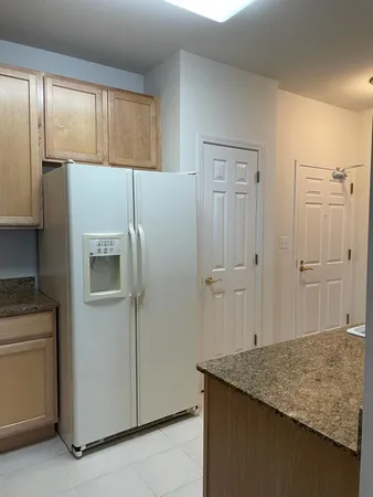 $2,395 | 1914 Farnsworth Lane, Unit 104, Northbrook, IL 60062