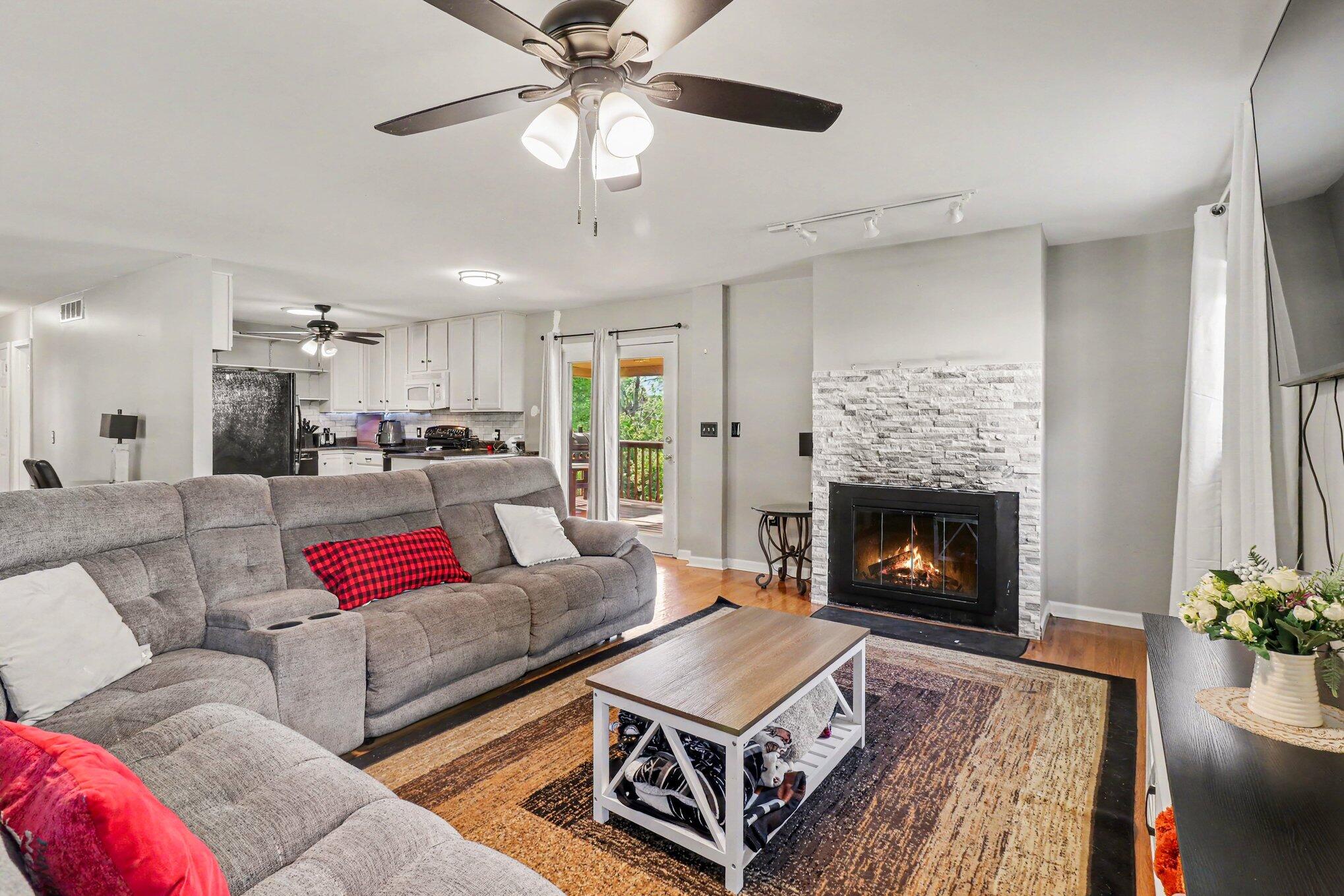 6672 Frontier Road Independence, KY 41051 - Photo 7 of 25 Living Area