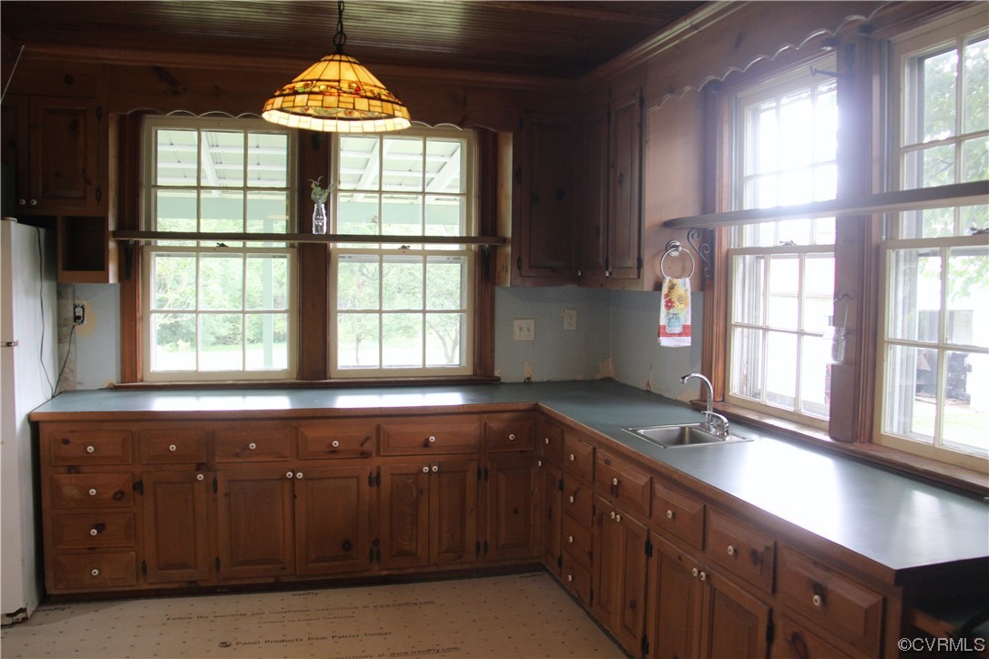 132 Carter Road Cumberland, VA 23040 - Photo 24 of 45 a bathroom with a sink and a large window