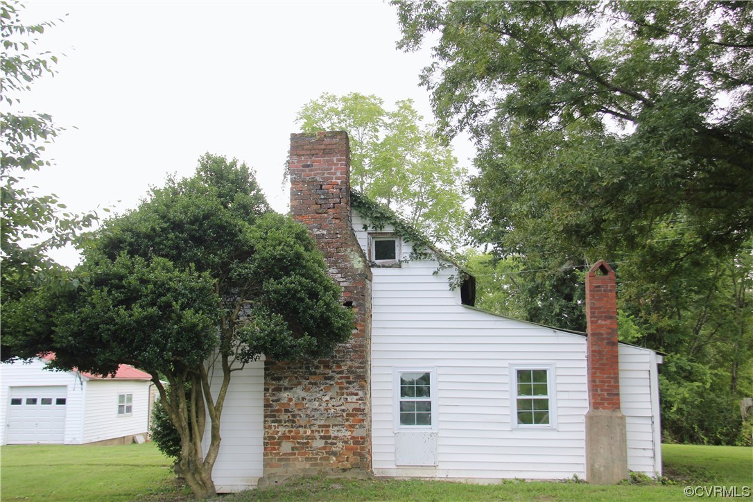 132 Carter Road Cumberland, VA 23040 - Photo 5 of 45 a view of a house with a tree