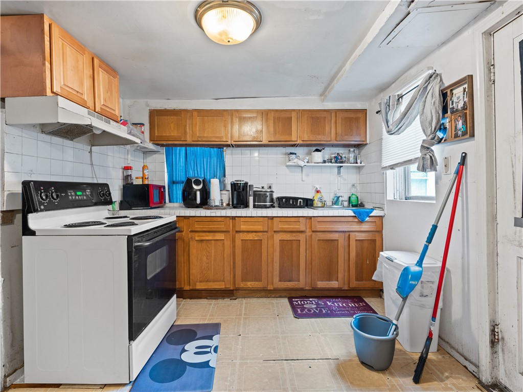 62 Fisk Street Providence, RI 02905 - Photo 3 of 18