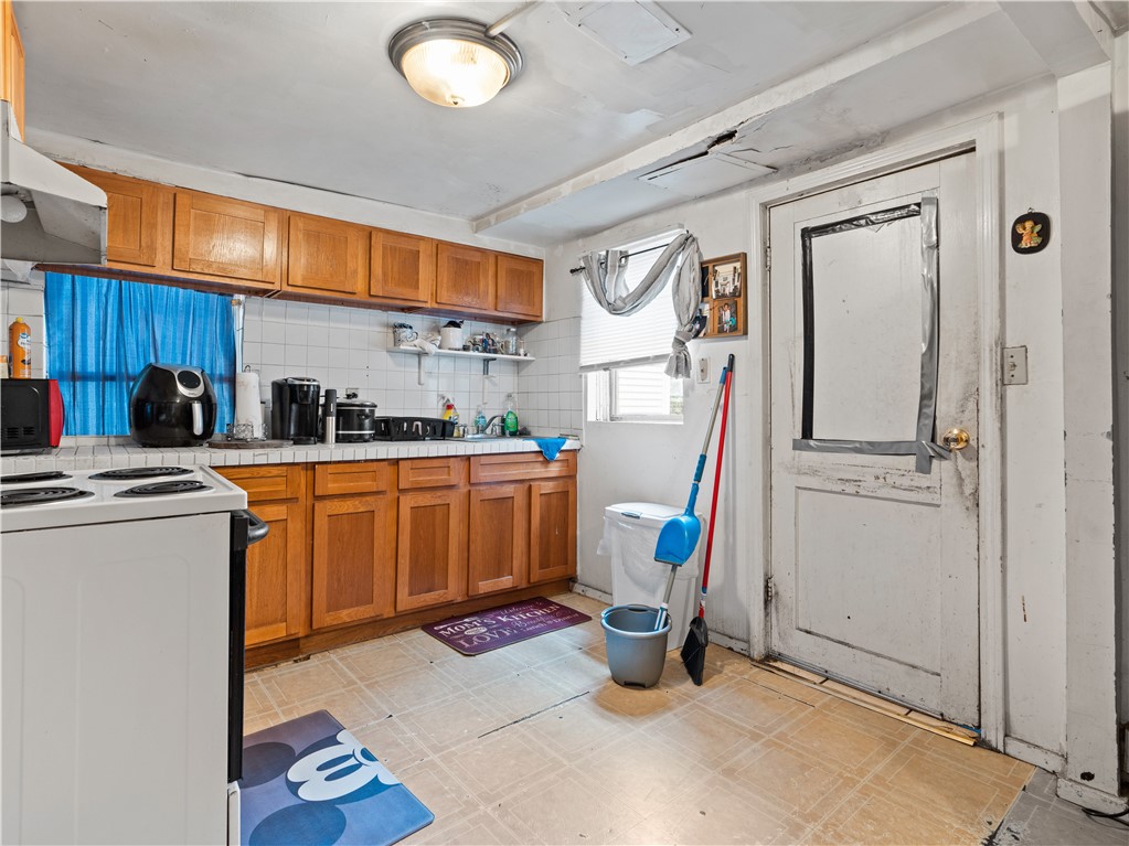 62 Fisk Street Providence, RI 02905 - Photo 4 of 18