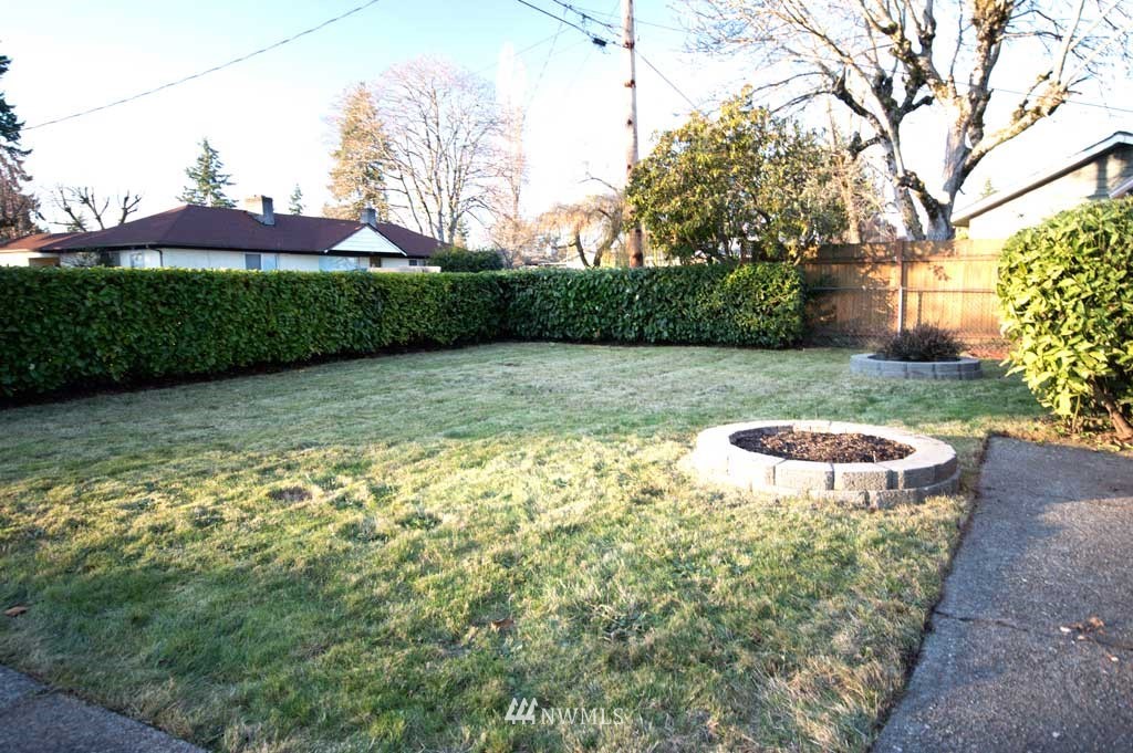 866 Queen Avenue Northeast Renton, WA 98056 - Photo 15 of 15 a view of a backyard with plants and a garden