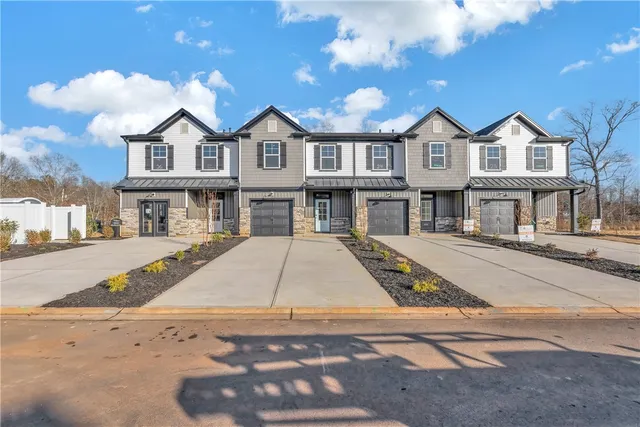 $229,900 | 404 Belgrove Way, Easley, SC 29640