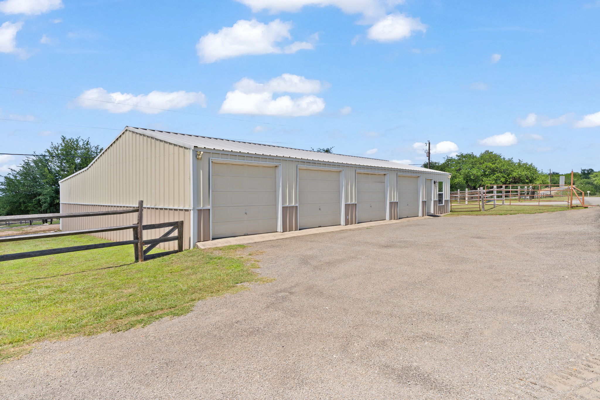 1457 Avenida High View Road Driftwood, TX 78619 - Photo 36 of 40 4 bay shop