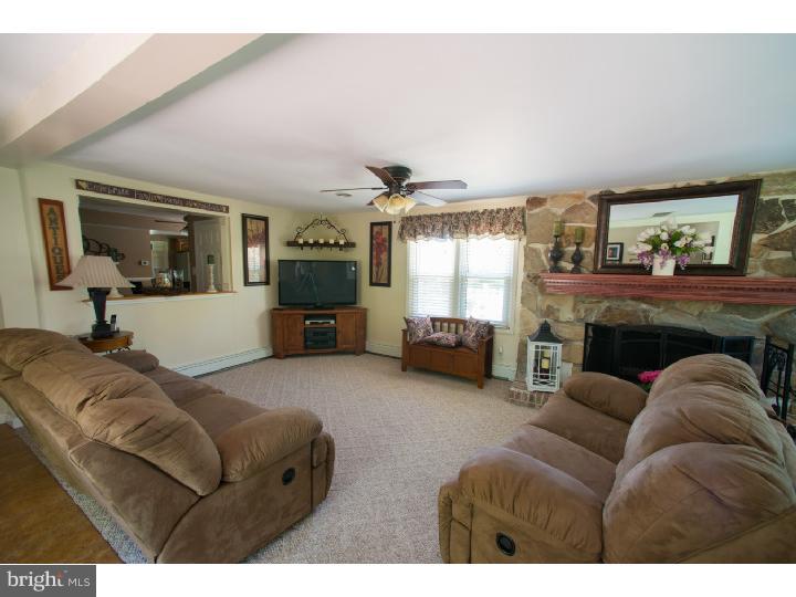 417 Barnsboro Road Sewell, NJ 08080 - Photo 3 of 25