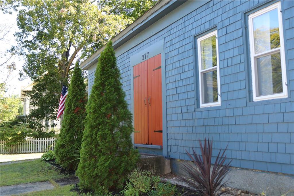 377 Main Street Springvale, ME 04083 - Photo 3 of 31 Front entry
