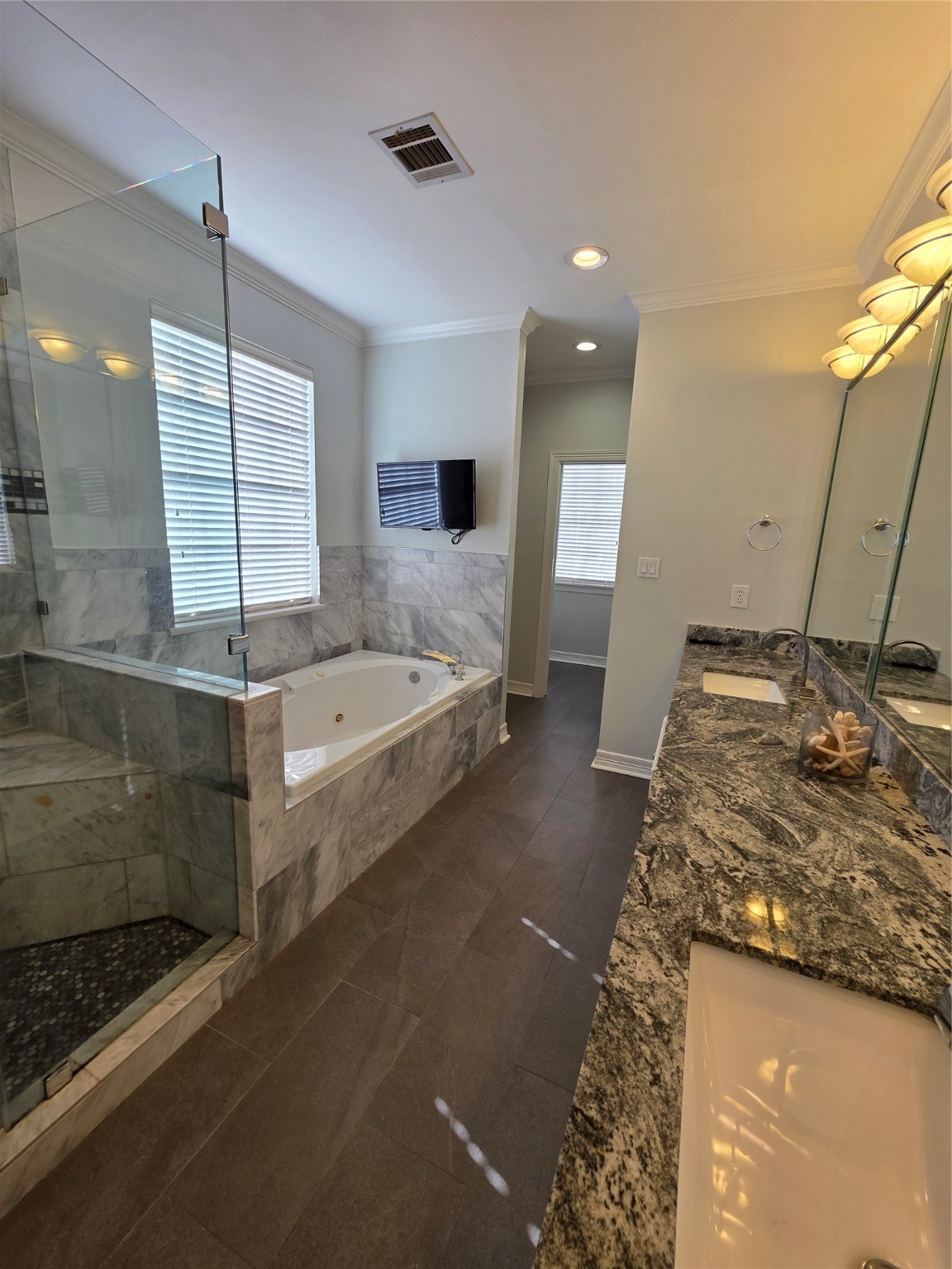 1714 Roy Street Houston, TX 77007 - Photo 19 of 35 a bathroom with a tub sink and mirror