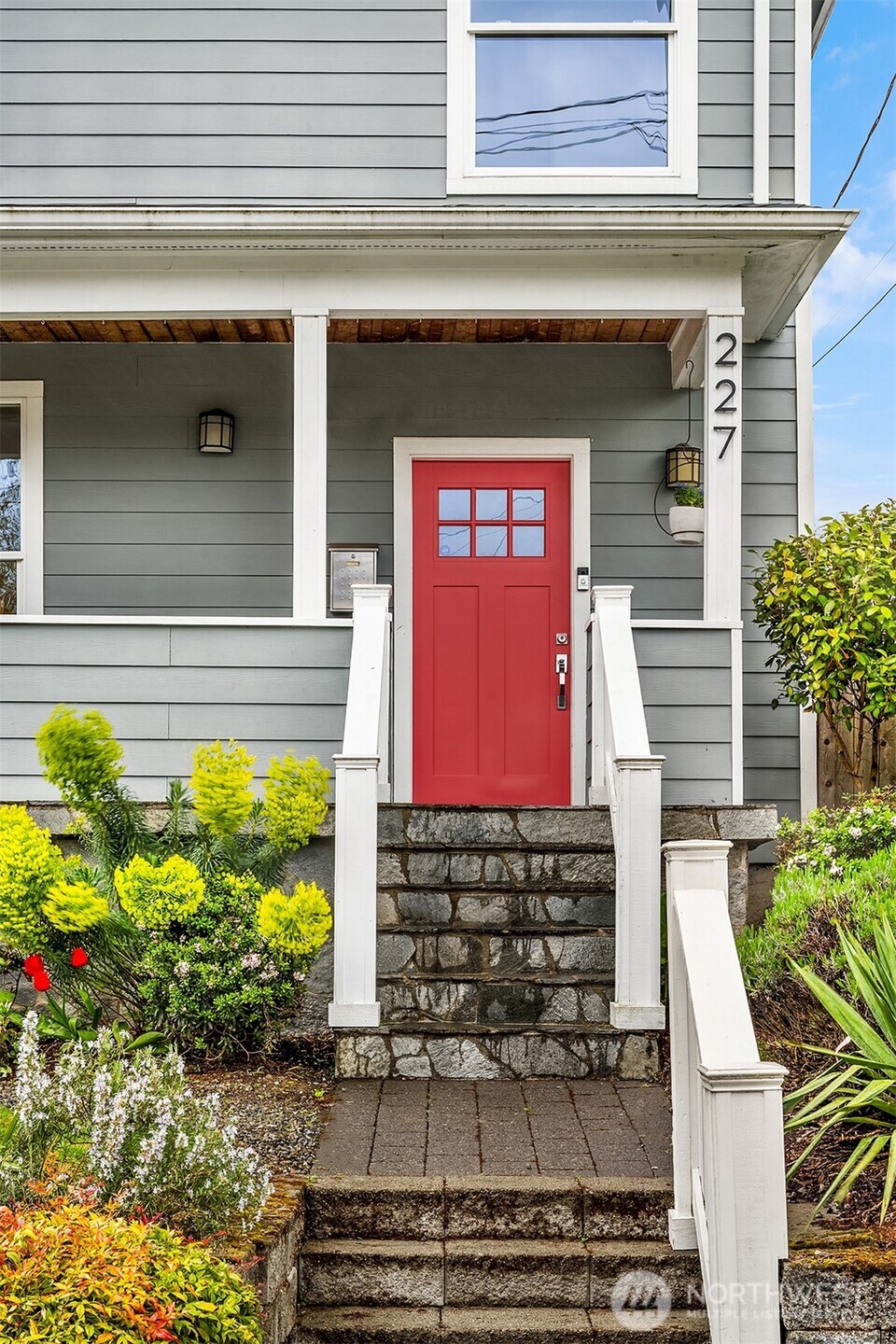 227 29th Avenue East Seattle, WA 98112 - Photo 4 of 40