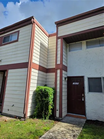 a view of a house with backyard and porch