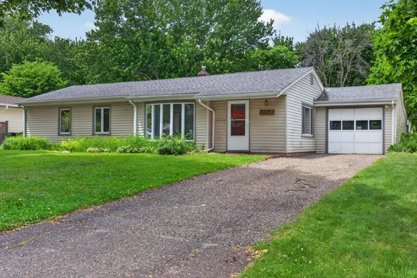 $329,900 | 2071 Lindy Avenue, Roseville, MN 55113