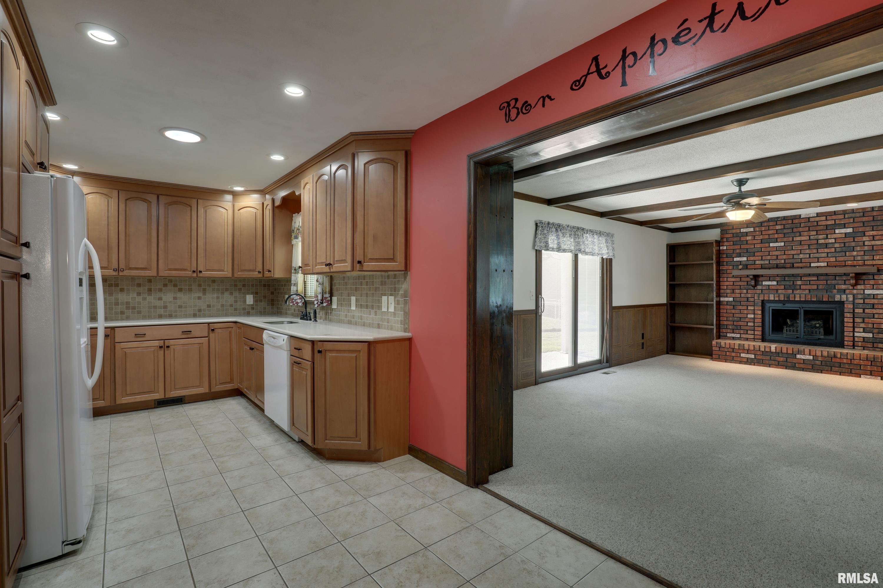 3936 Pine Tree Road Quincy, IL 62305 - Photo 9 of 27 Gallery Image 9