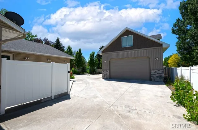 $725,000 | 1900 Spencer Lane, Ammon, ID 83406