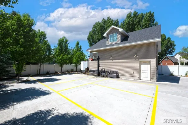 $725,000 | 1900 Spencer Lane, Ammon, ID 83406