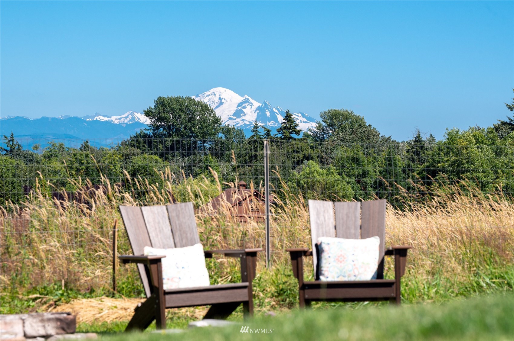 6780 Olson Road Ferndale, WA 98248 - Photo 31 of 40 a view of a chairs and table in patio