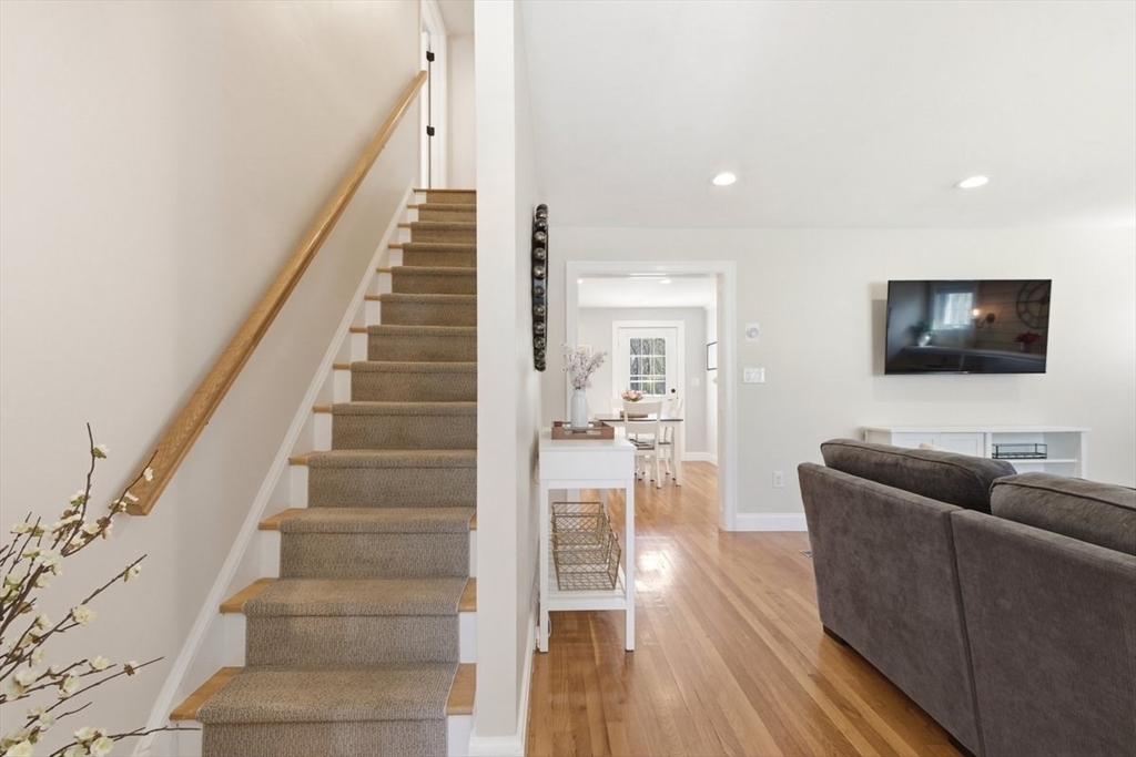 112 Pleasant Street Walpole, MA 02032 - Photo 5 of 35