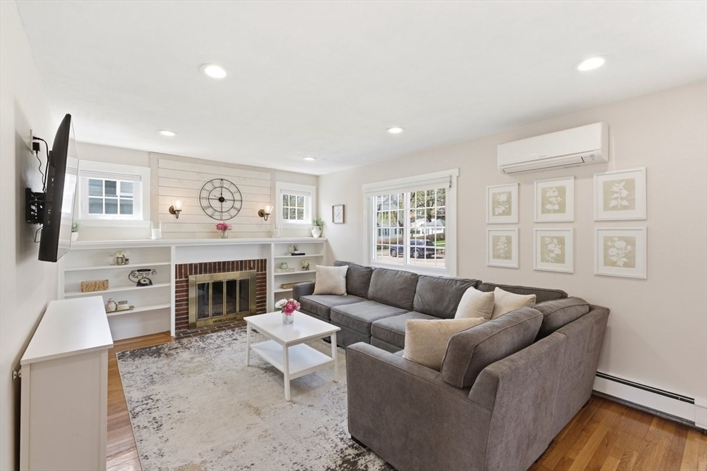 112 Pleasant Street Walpole, MA 02032 - Photo 6 of 35